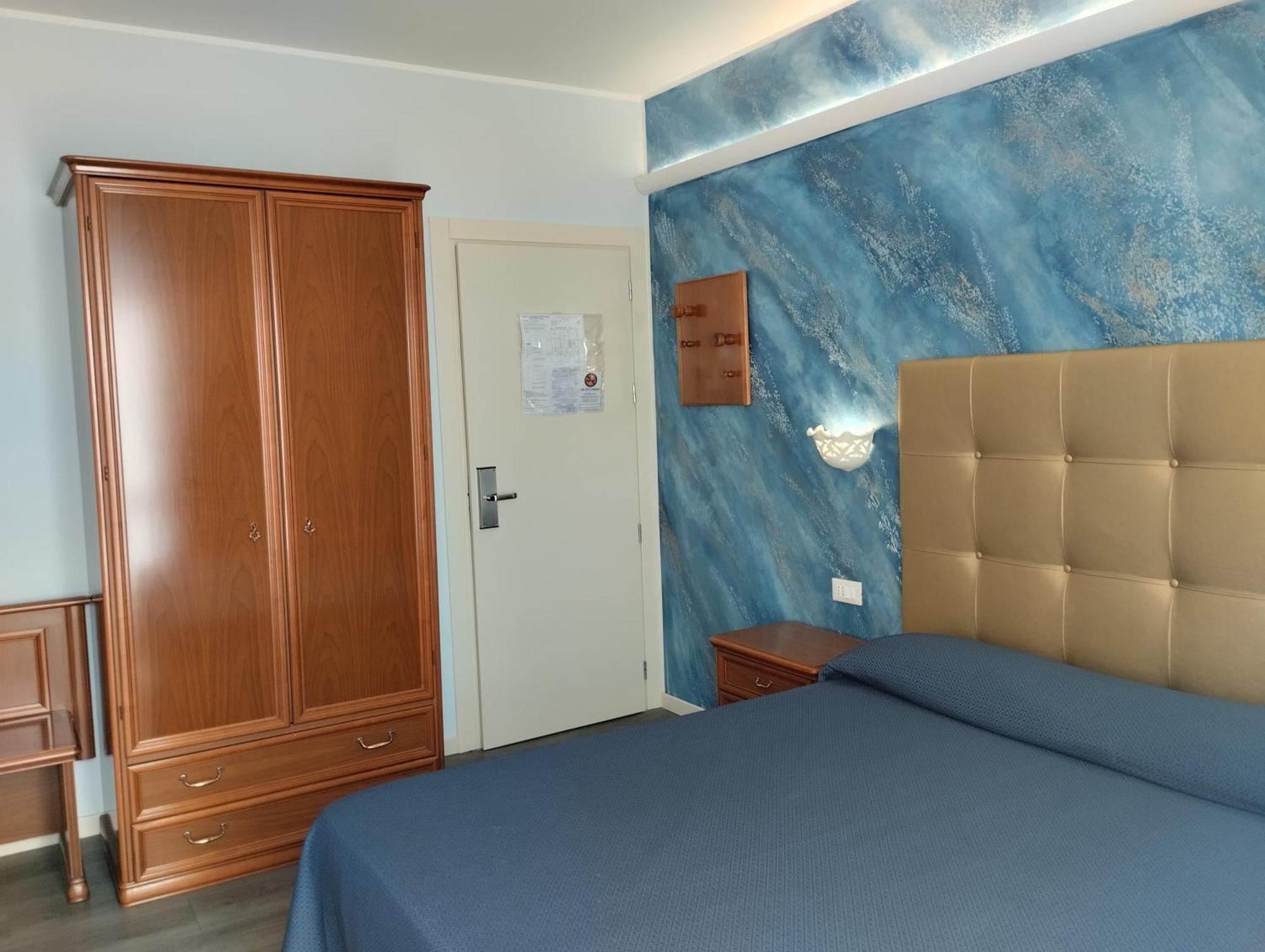 Hotel Tiffany Ceriale Esterno foto