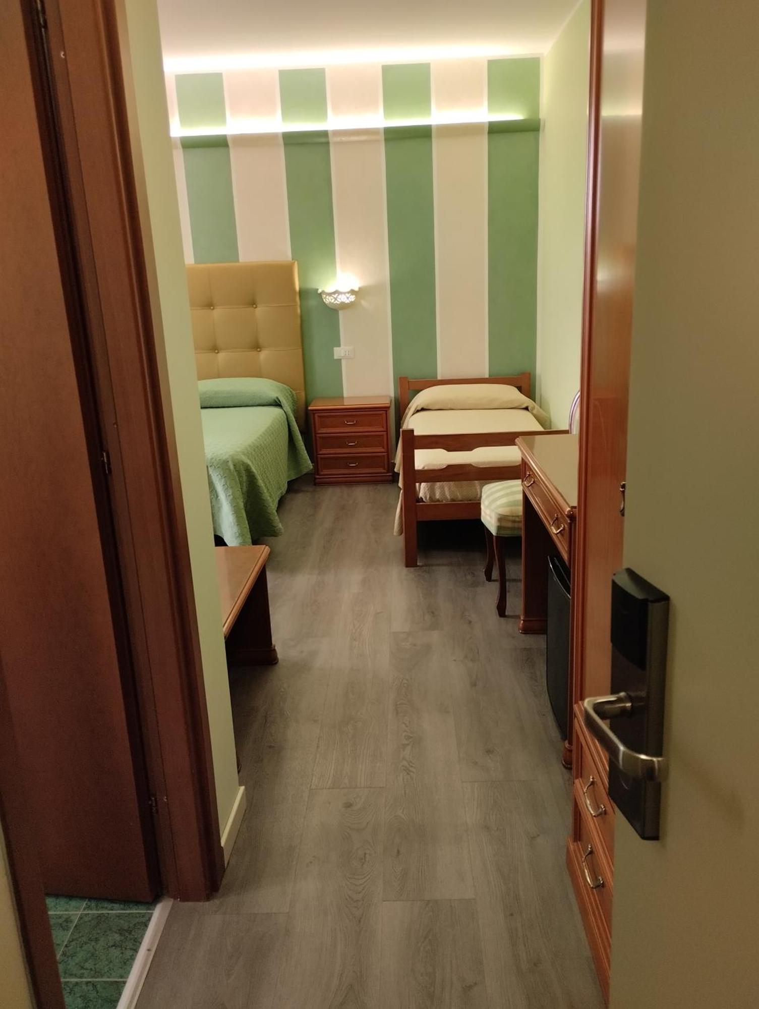 Hotel Tiffany Ceriale Esterno foto