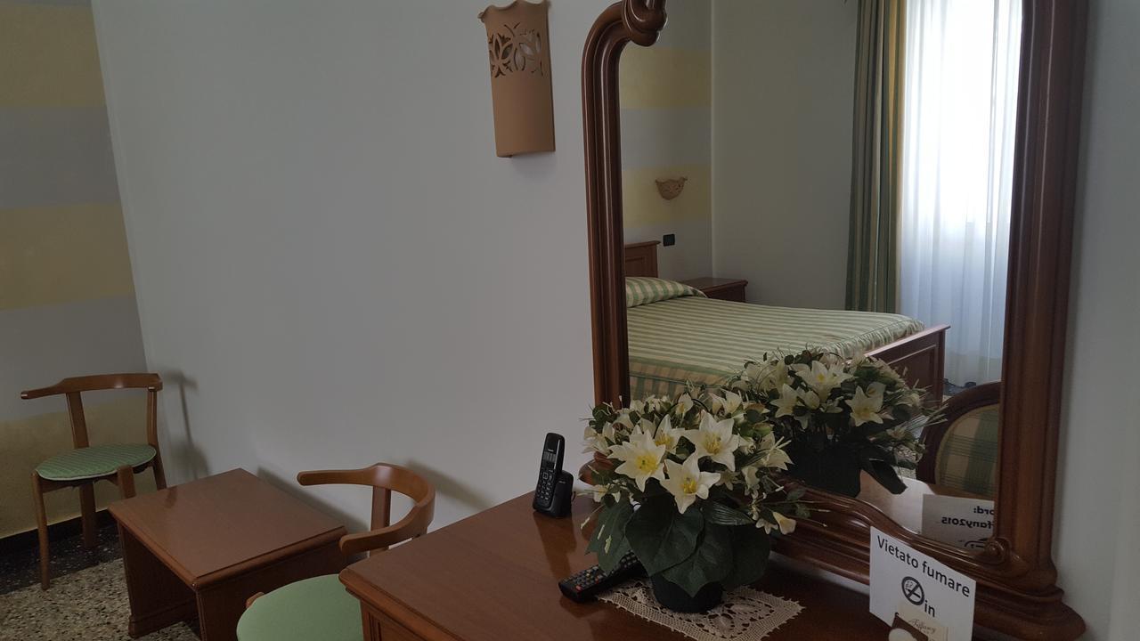 Hotel Tiffany Ceriale Esterno foto