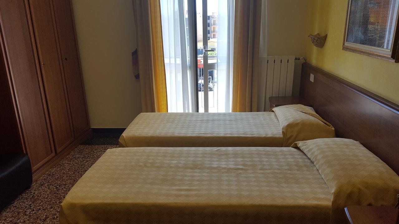 Hotel Tiffany Ceriale Esterno foto